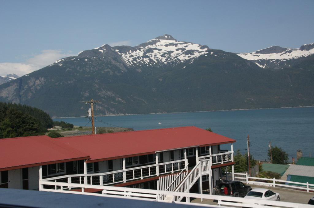 Captain'S Choice Motel Haines Buitenkant foto