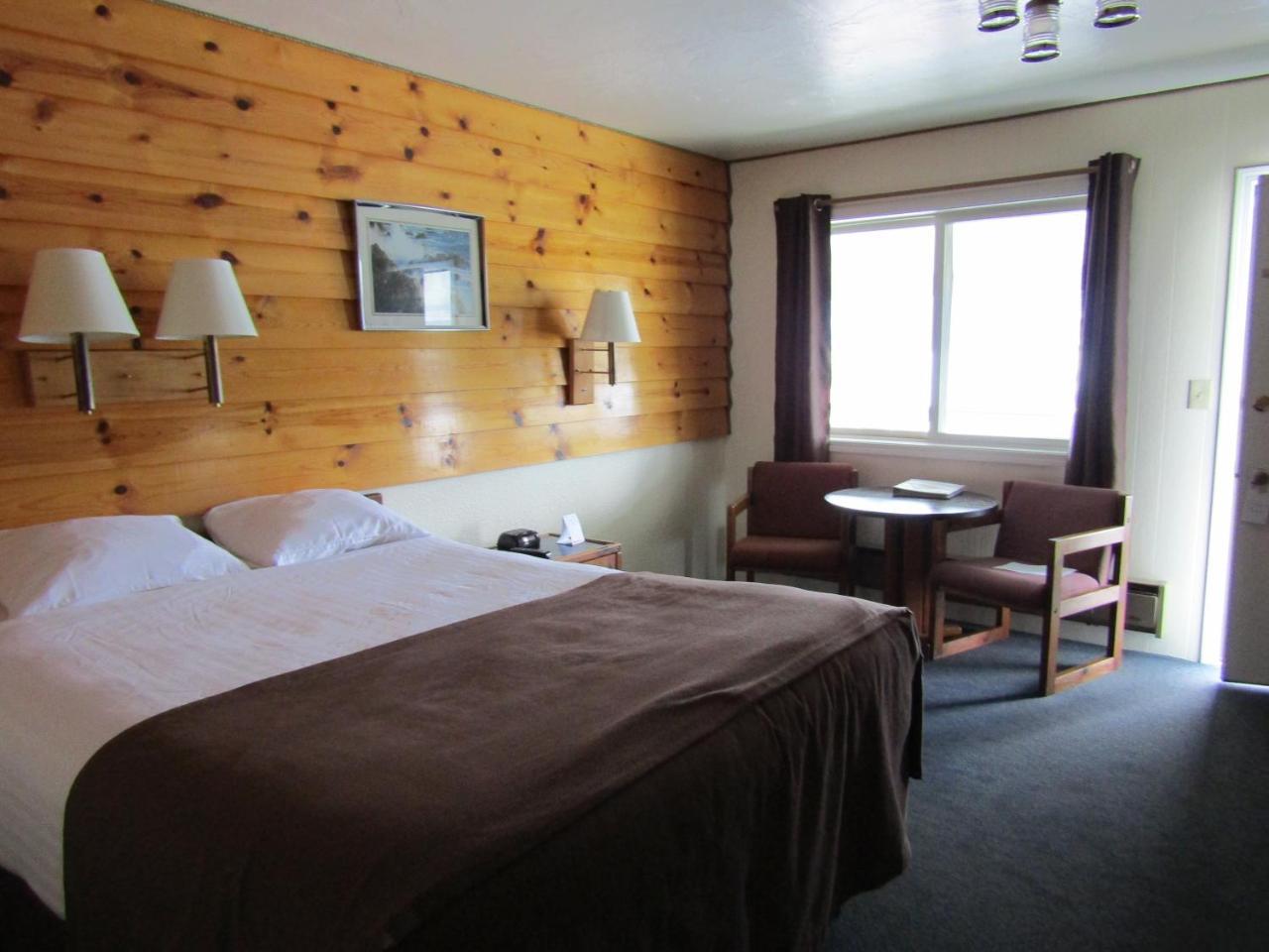 Captain'S Choice Motel Haines Buitenkant foto