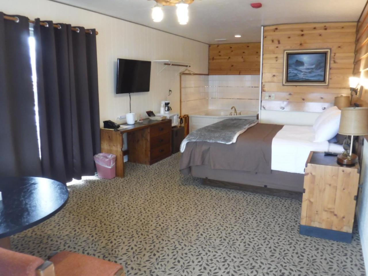 Captain'S Choice Motel Haines Buitenkant foto