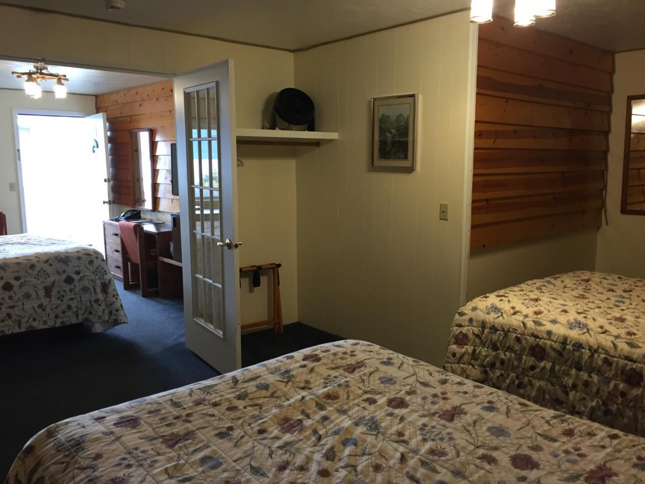 Captain'S Choice Motel Haines Buitenkant foto