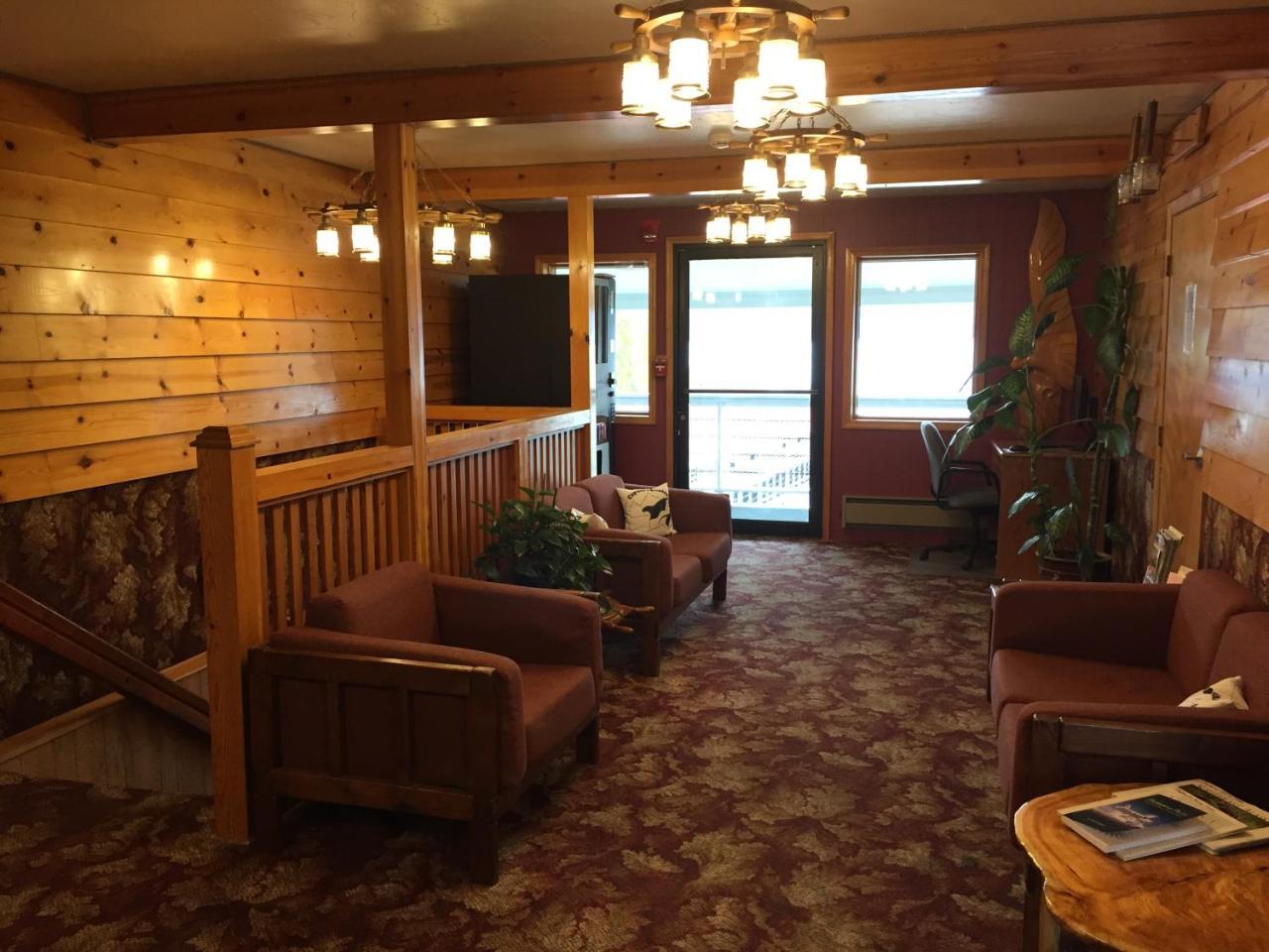 Captain'S Choice Motel Haines Buitenkant foto