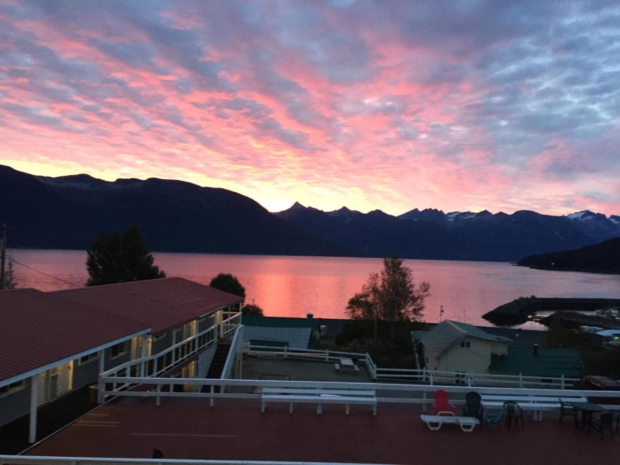 Captain'S Choice Motel Haines Buitenkant foto