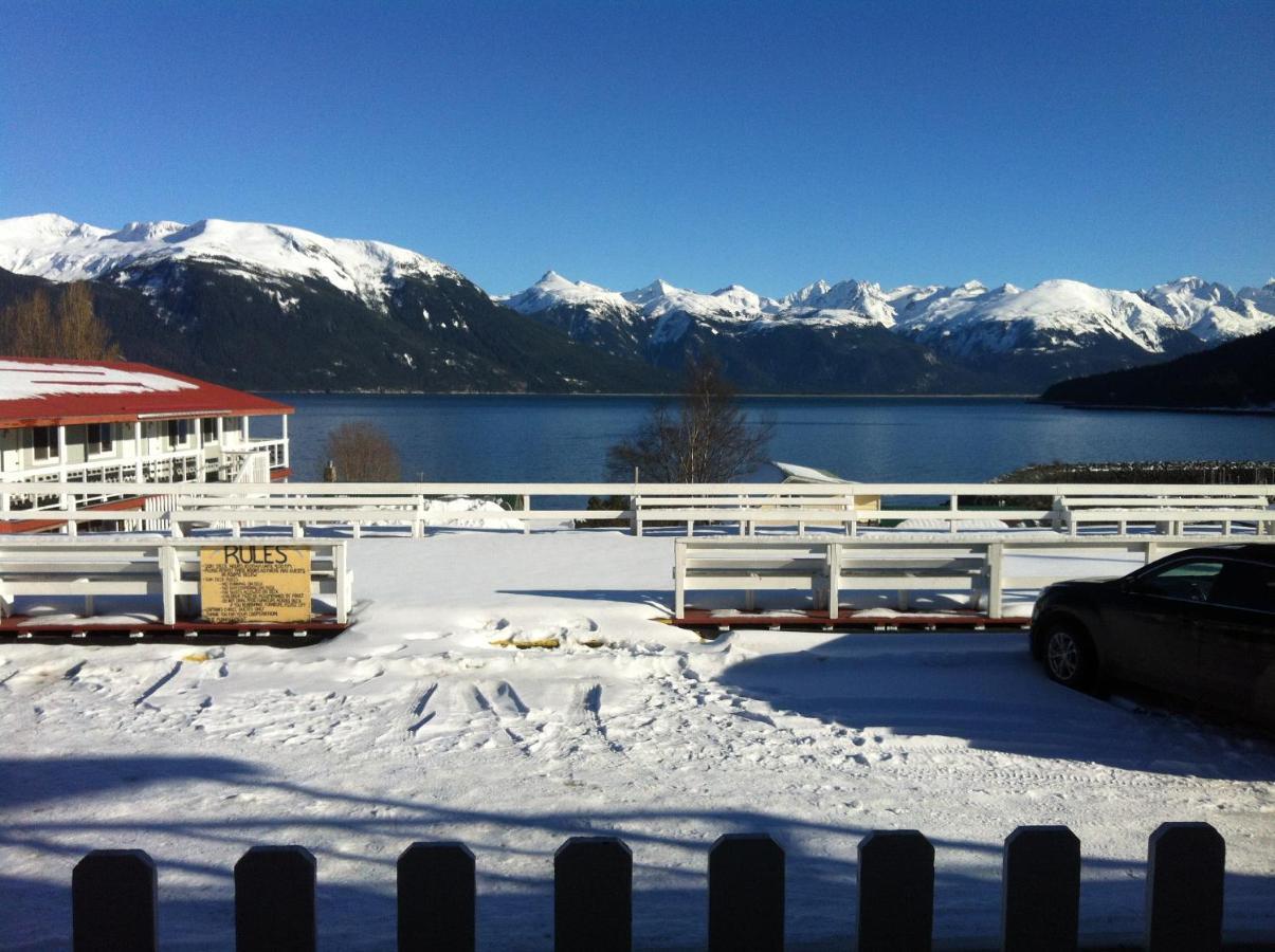 Captain'S Choice Motel Haines Buitenkant foto